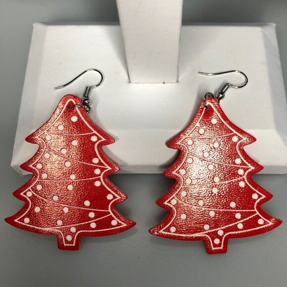 Christmas Tree Red & White PU Leather Earrings New - Picture 3 of 5